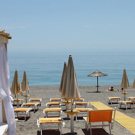 La Terrazza Sul Mare Apartman Letojanni Kültér fotó